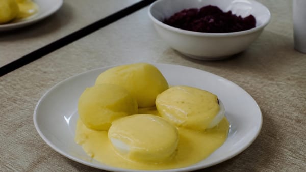 Das Kantinenessen aus dem Osten lebt in tausenden Küchen weiter. Was macht den Reiz des simplen Gerichts aus?