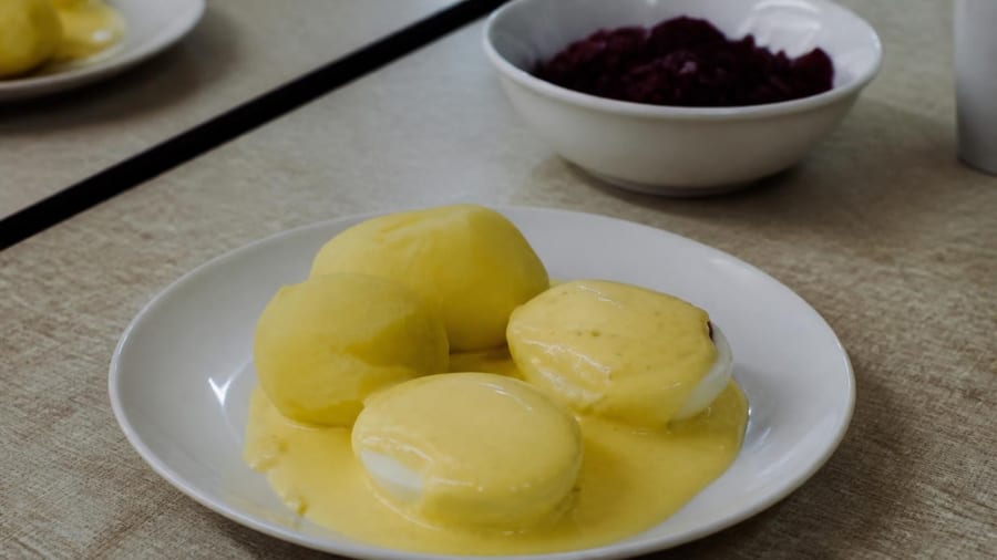 DDR-Rezept Senfsoße und Ei: Ein Klassiker aus der Schulspeisung
